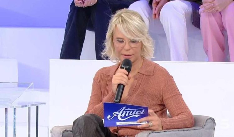 Maria de Filippi sconvolta, cosa è successo nel backstage?